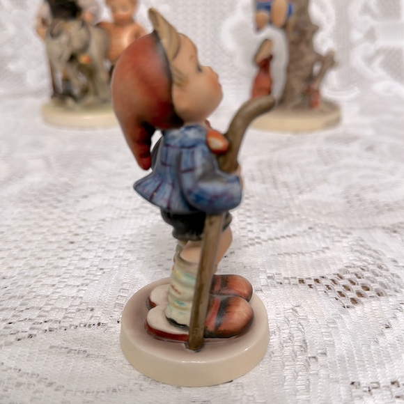 💙TM3 ‘Little Hiker’ Hummel Goebel #76 2/0 - Picture 4 of 7